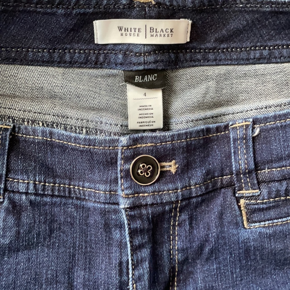 White House black market Jean shorts - Picture 4 of 4